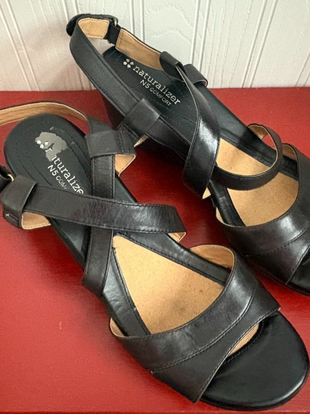 Naturalizer N5 Comfort black leather wedge sandals, size 9M